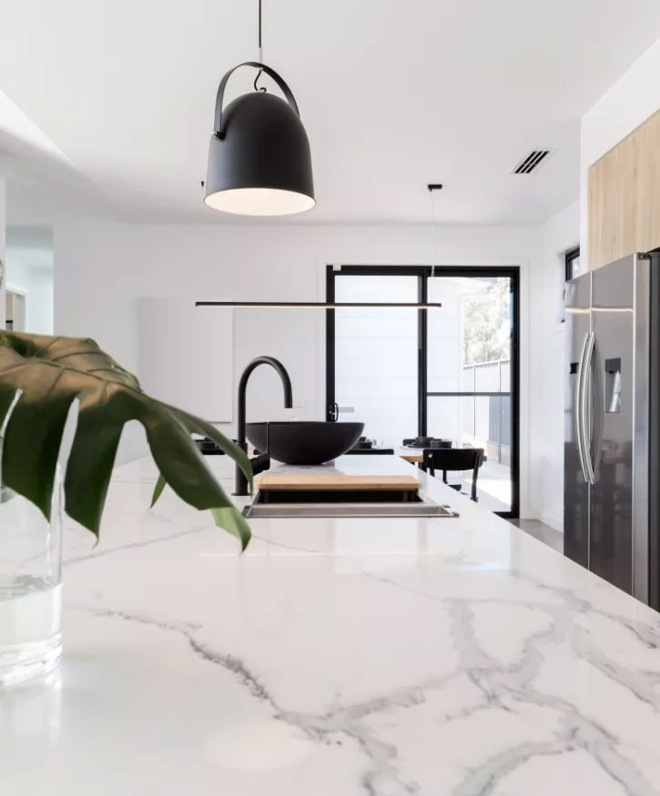 Küche mit marmor Küchenplatte